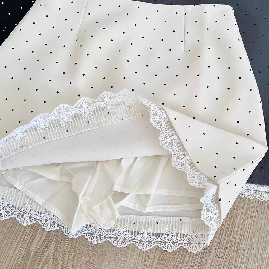 ภาพเพิ่มเติมของ รุ่นยอดฮิต Short polka dot skirt กระโปรงขาสั้น กระโปรงลายจุด แต่งลูกไม้ สาวไซซ์เล็ก สาวอวบใส่ได้