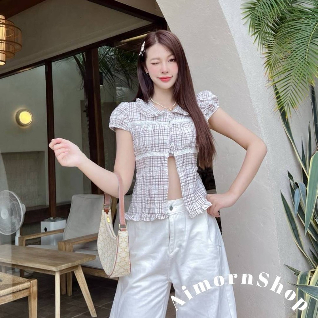 ภาพเพิ่มเติมของ 🔥aimorn_shop🔥 เสื้อคอปกแขนตุ๊กตา แต่งระบาย ดีเทลน่ารักๆ แหวกด้านหน้าเพิ่มความเซ็กซี่ มีเชือกผูกหลังเก๋ๆ เนื้อผ้าใส่สบาย