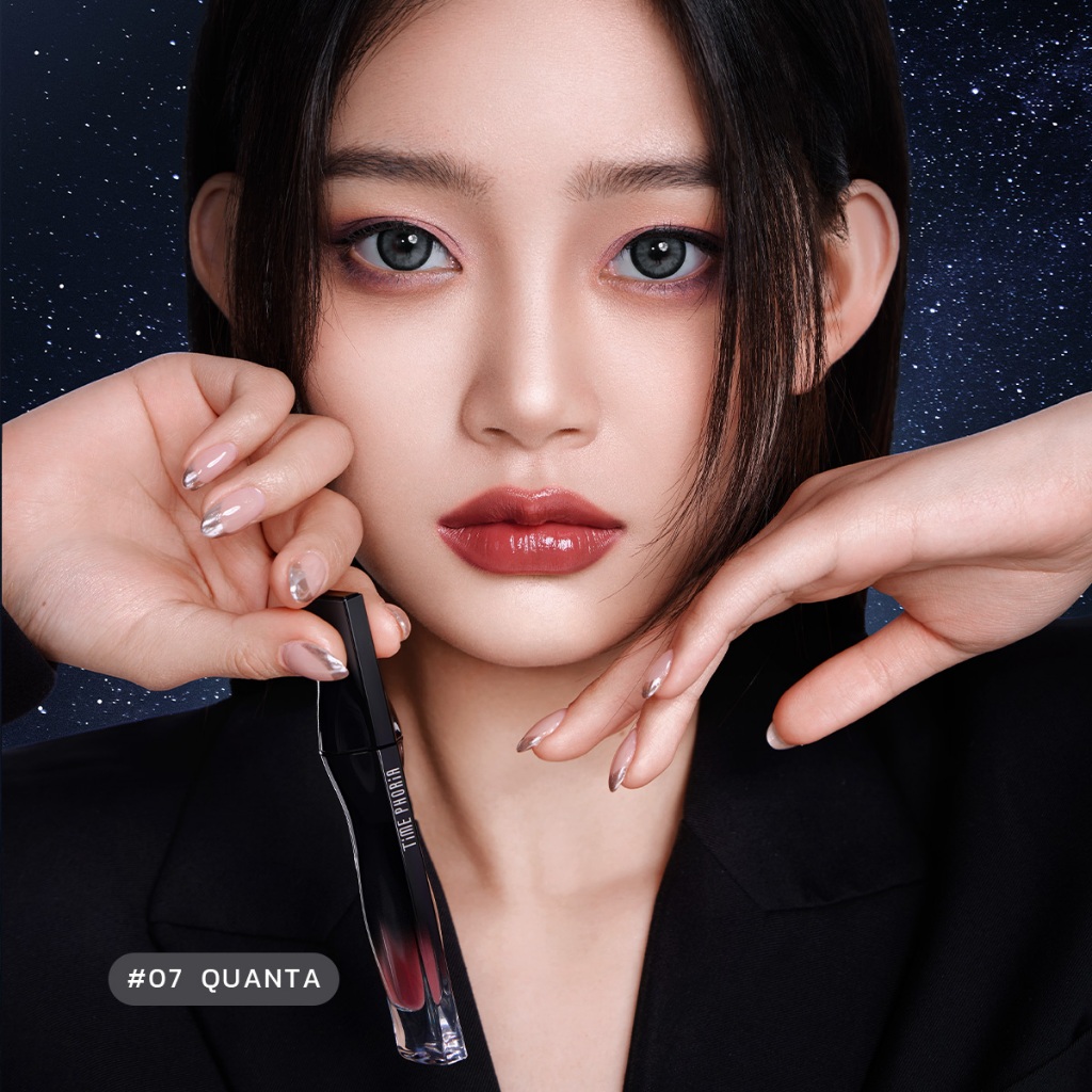 ภาพเพิ่มเติมของ (ซื้อ 2 แถม 1)TimePhoria Stellar Dust Lip Stain ลิปกลอส ลิปสเตน สีคมชัด กันน้ำ กันเหงื่อ ติดทนนาน 12 ชั่วโมง เบาสบาย