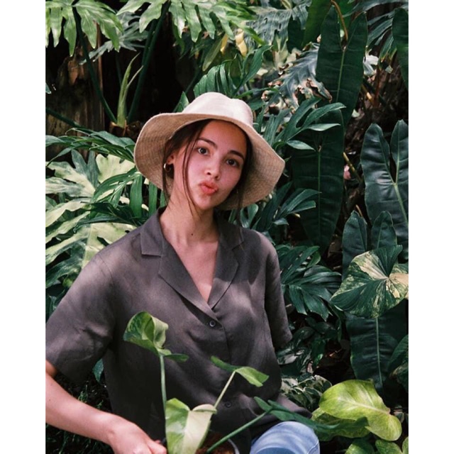 ภาพเพิ่มเติมของ IT019 TARA Shirt Hawaii มีมากกว่า 25 สี เชิ้ตแขนสั้น คอปกฮาวาย กระดุมหน้า เนื้อผ้าไหมอิตาลีอย่างดี ใส่สบาย ไม่ร้อน