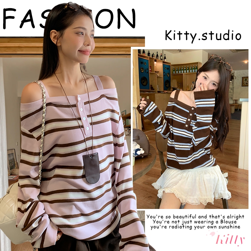 ภาพเพิ่มเติมของ Kitty พร้อมส่ง🌸เสื้อยืดแขนยาวเปิดไหล่ลายทาง ดีไซน์เก๋ๆ ทรงหลวม แต่งกระดุมใช้ได้จริง คอวี สไตล์ลำลอง ไปคาเฟ่ น่ารักๆ