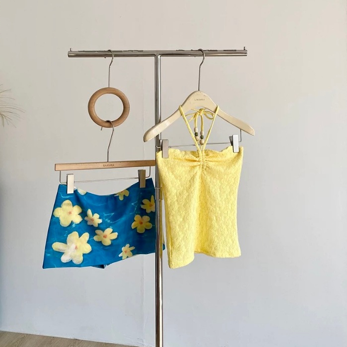 ภาพเพิ่มเติมของ ส่งไวจากไทย🌼เสื้อเกาะอกคล้องคอ+กระโปรงตาข่ายพิมพ์ลาย ปักลายดอกไม้ มีฟองน้ำ แฟชั่นเกาหลี summer beach