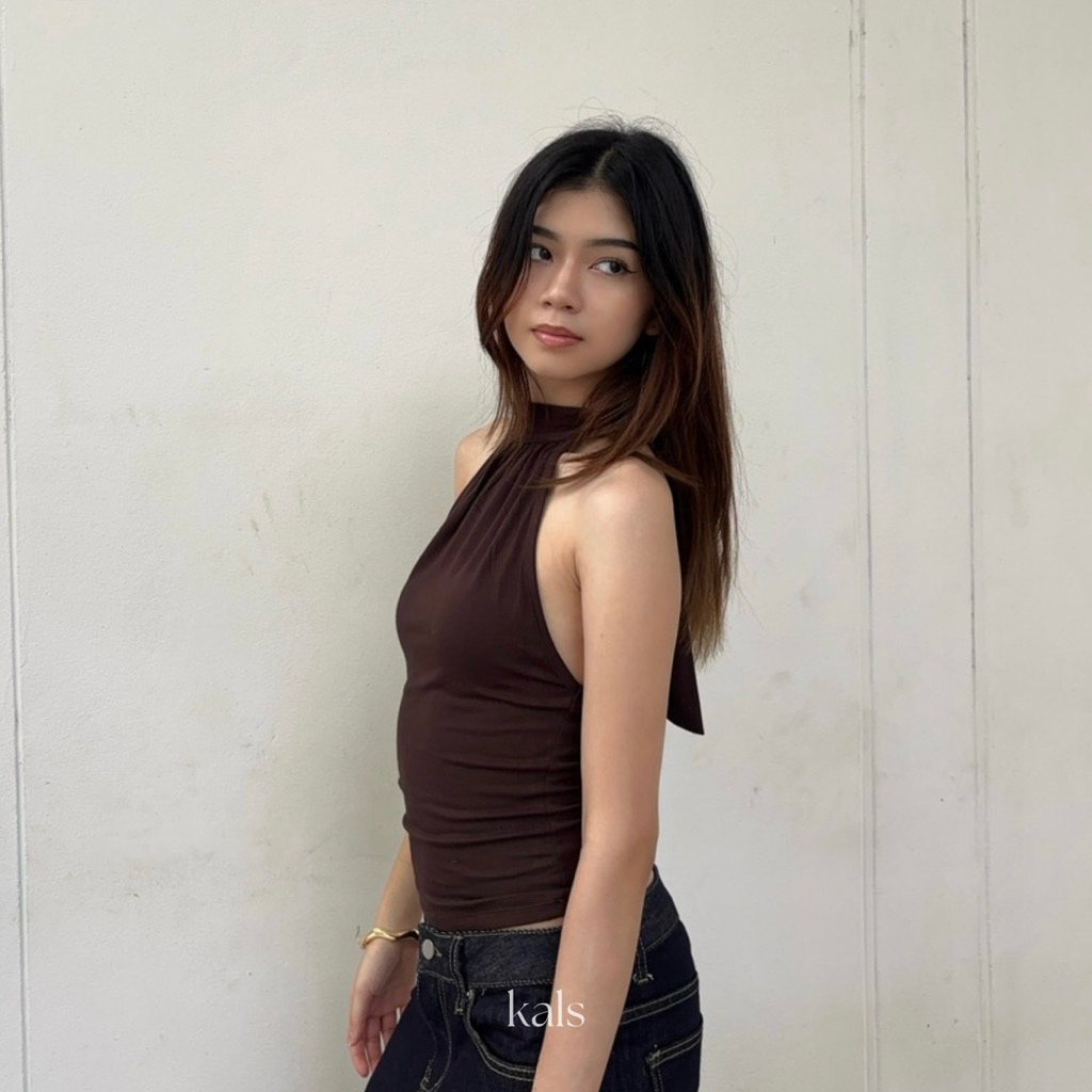 ภาพเพิ่มเติมของ Kals - Mira Tank Top เสื้อกล้ามคอจีบ ดีเทลผูกโบว์ โชว์ครึ่งหลัง