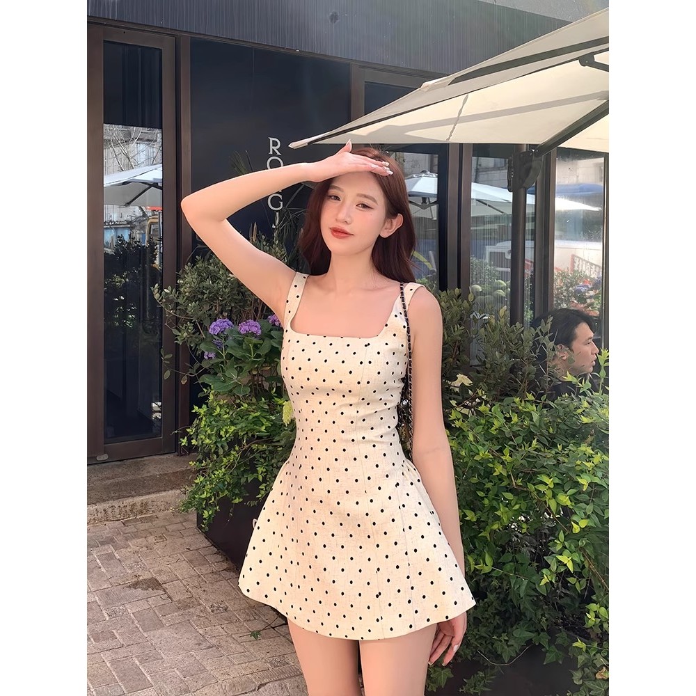 ภาพเพิ่มเติมของ ชุดเดรสคอเหลี่ยมลายจุดสีแอปริคอต Miu สำหรับผู้หญิงในฤดูร้อน กระโปรงสั้นเอวยางยืดสไตล์ฝรั่งเศส