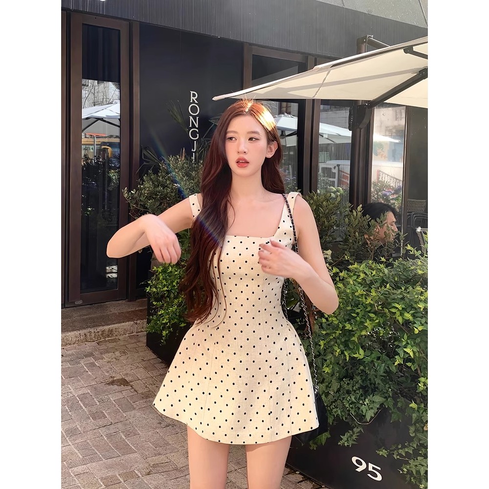ภาพเพิ่มเติมของ ชุดเดรสคอเหลี่ยมลายจุดสีแอปริคอต Miu สำหรับผู้หญิงในฤดูร้อน กระโปรงสั้นเอวยางยืดสไตล์ฝรั่งเศส
