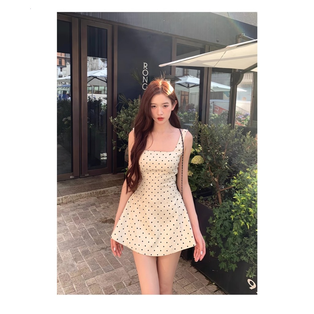 ภาพเพิ่มเติมของ ชุดเดรสคอเหลี่ยมลายจุดสีแอปริคอต Miu สำหรับผู้หญิงในฤดูร้อน กระโปรงสั้นเอวยางยืดสไตล์ฝรั่งเศส