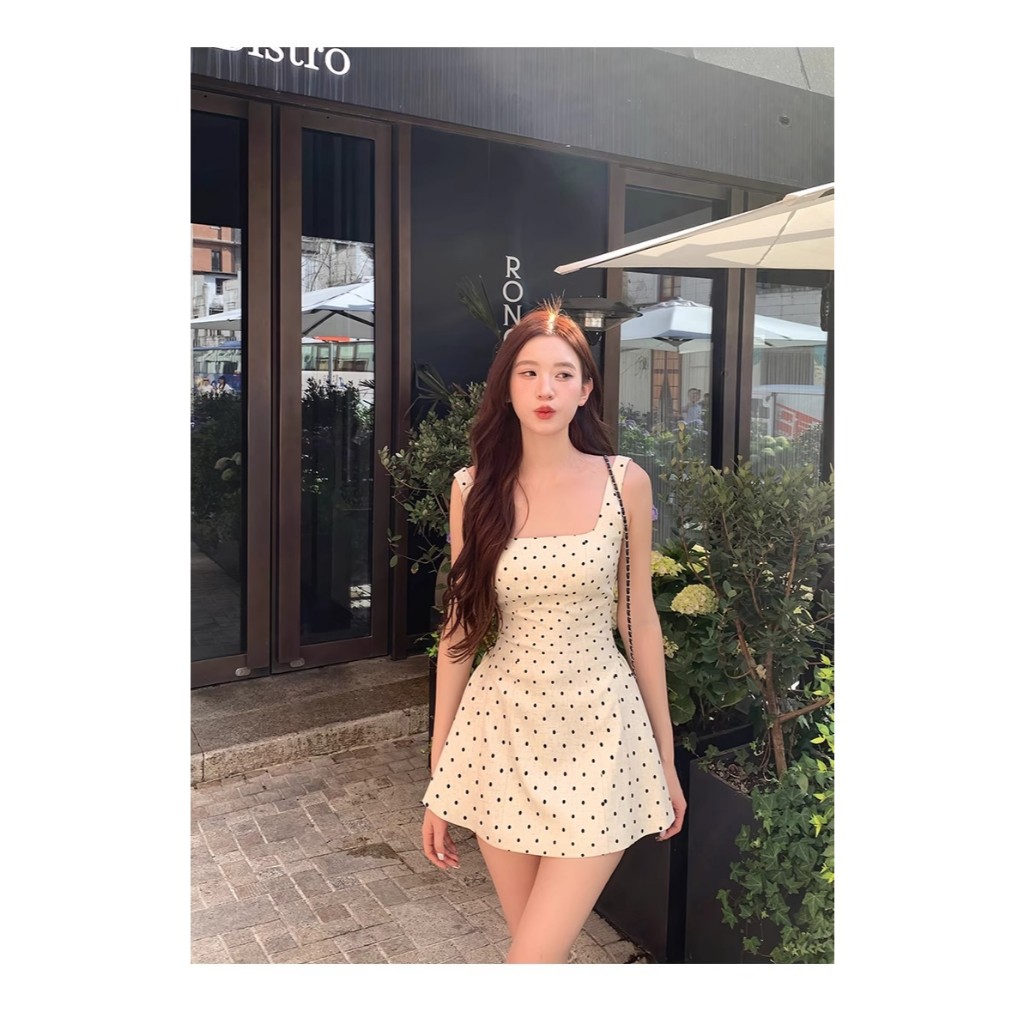 ภาพเพิ่มเติมของ ชุดเดรสคอเหลี่ยมลายจุดสีแอปริคอต Miu สำหรับผู้หญิงในฤดูร้อน กระโปรงสั้นเอวยางยืดสไตล์ฝรั่งเศส
