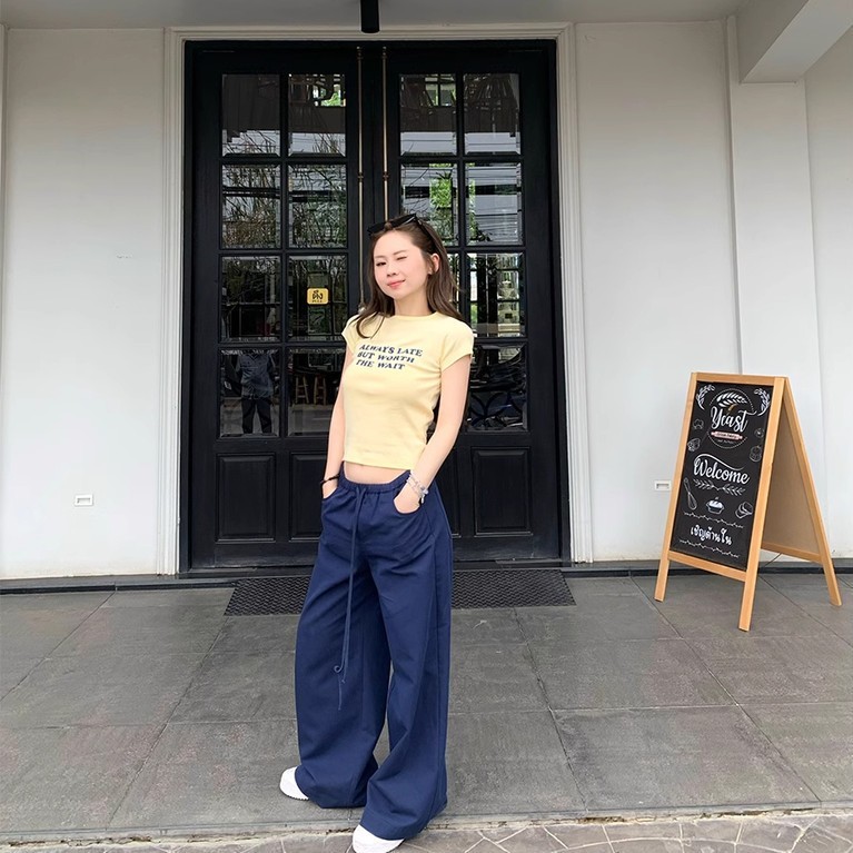 ภาพเพิ่มเติมของ (จัดส่งตลอด 24 ชั่วโมง)Angle Official เสื้อยืดแขนสั้นกระชับผู้หญิง ผ้านุ่ม ดีไซน์เรียบง่ายสไตล์เกาหลี เข้ากับทุกชุด C12