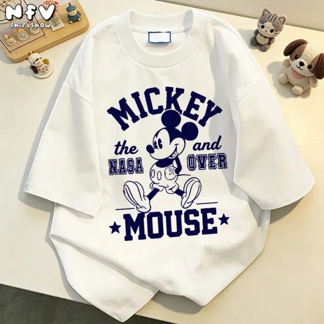 NFV แฟชั่นเกาหลี✨ระบายอากาศ เสื้อยืดแขนสั้นคอกลม ทรงหลวม สไตล์เรียบง่าย Mickey Mouse ใส่สบาย YG2796