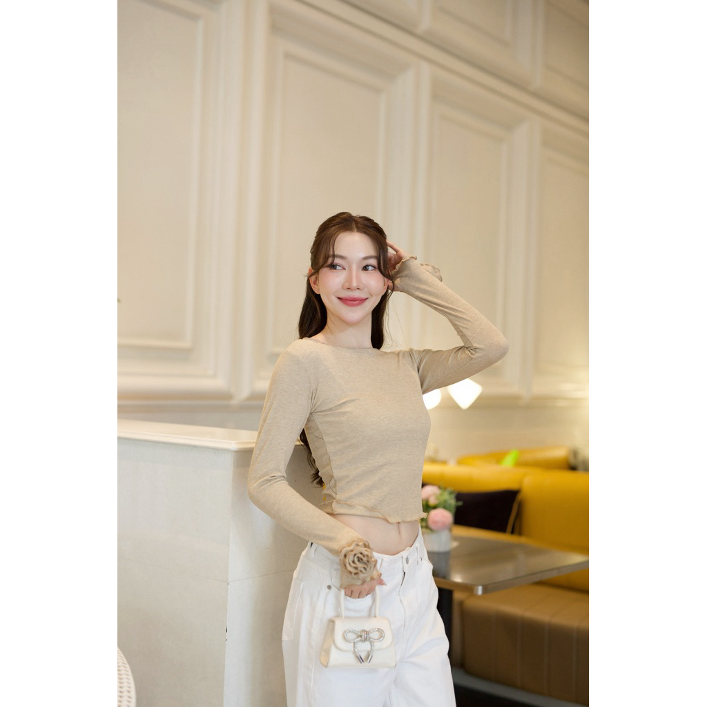ภาพเพิ่มเติมของ NO.609 Camellia Top เสื้อยืดผ้าร่องแขนยาวแต่งดอกคาลิเลีย
