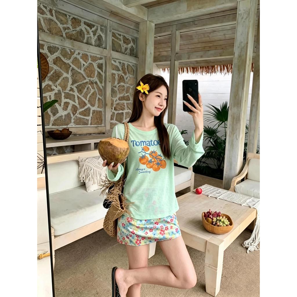 ภาพเพิ่มเติมของ M-3XL เสื้อยาวแขนกันแดดลายกราฟฟิคคอปาด ผ้าเบา ระบายอากาศดี สำหรับฤดูฝนไทยชุดลำลองเสื้อผ้าสาว ผ้าระบายอากาศเย็น ทันสมัย